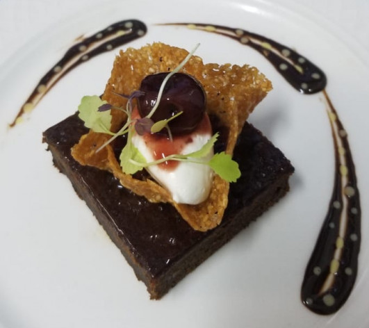 Christmas-Jamaican-Tradition-Fruit-Cake-Plated-Presentation